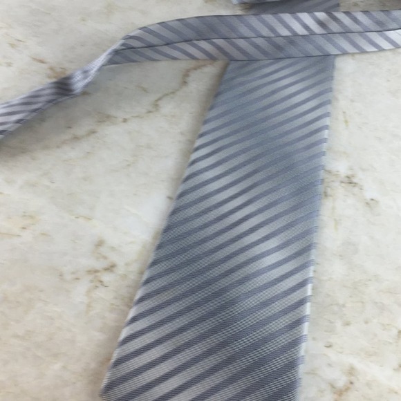KENNETH COLE SILK TIE - Picture 3 of 11
